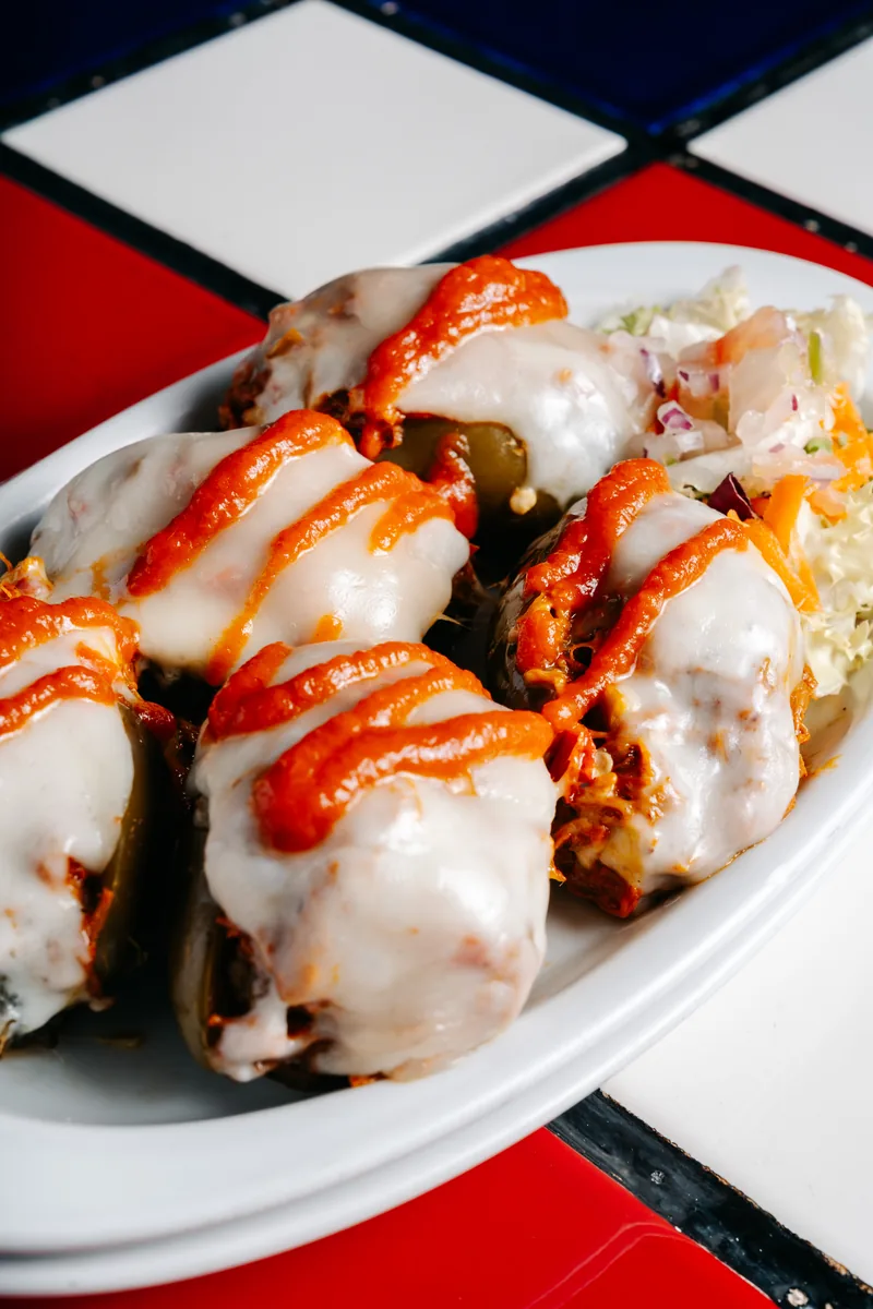 Jalapeños rellenos de ternera y queso fundido